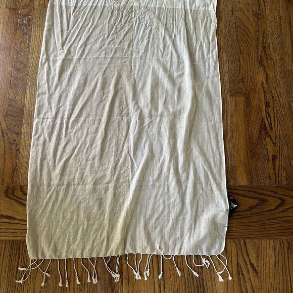 New Gentleman Farmer Scarf Wrap White Tan 100% Cotton Fringe nwt - Picture 9 of 12